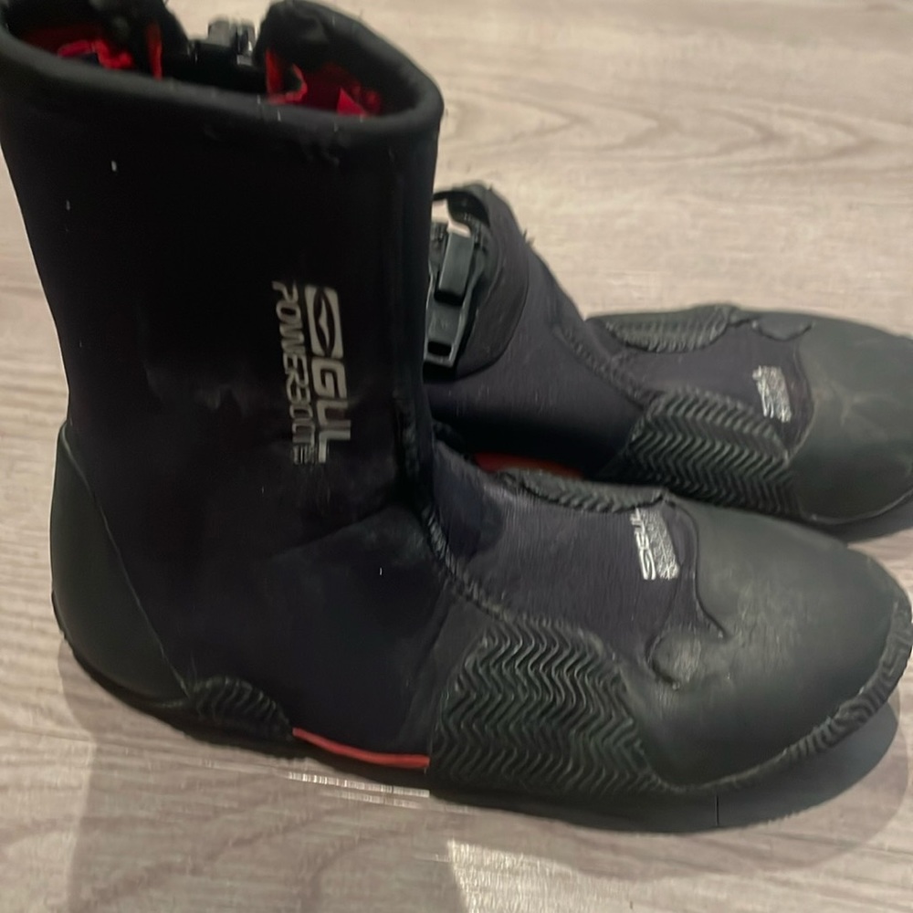 Boys Gil neoprene boots for cold water sports size JXXL, (5-6)
